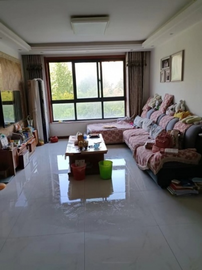 急售風(fēng)水好房子，簡裝，送品牌家具家電，可拎包入住