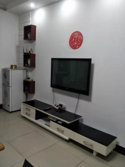 桂鶴小區(qū)三室一廳一衛(wèi)一廚,家具齊全，拎包入住